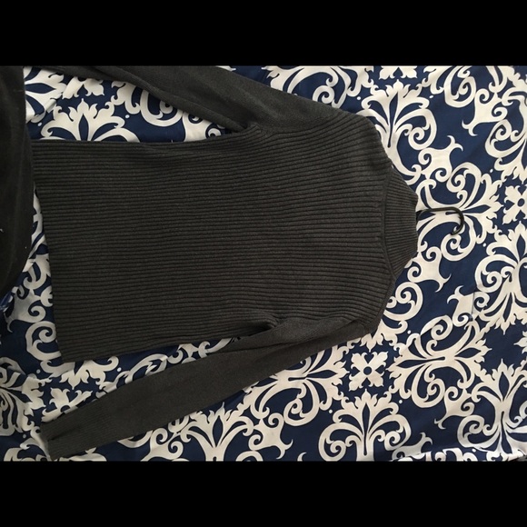 ✨ Calvin Klein Gray Pullover Sweater ✨ - Picture 3 of 4